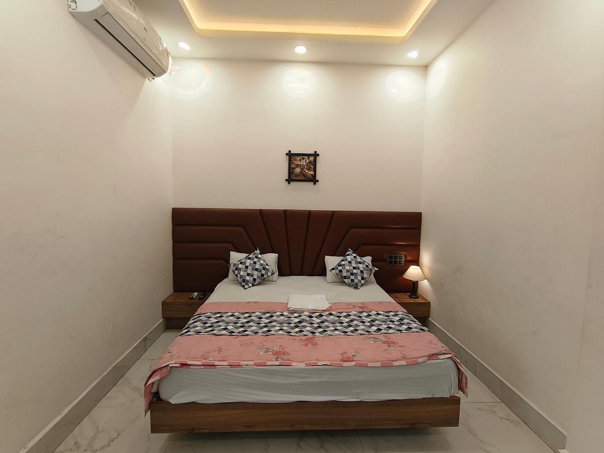 Hotel Modi Palace, Chanderi Mp Экстерьер фото