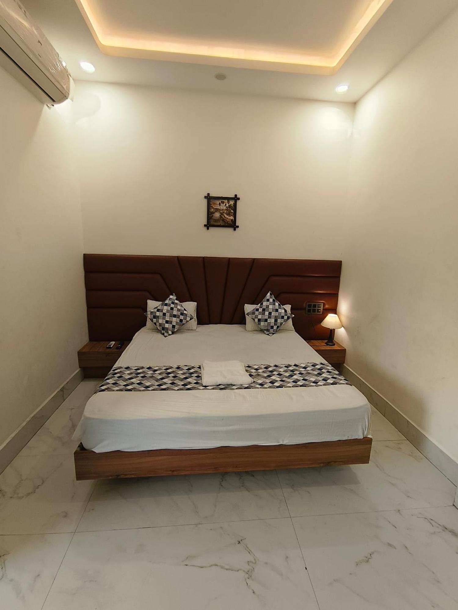 Hotel Modi Palace, Chanderi Mp Экстерьер фото